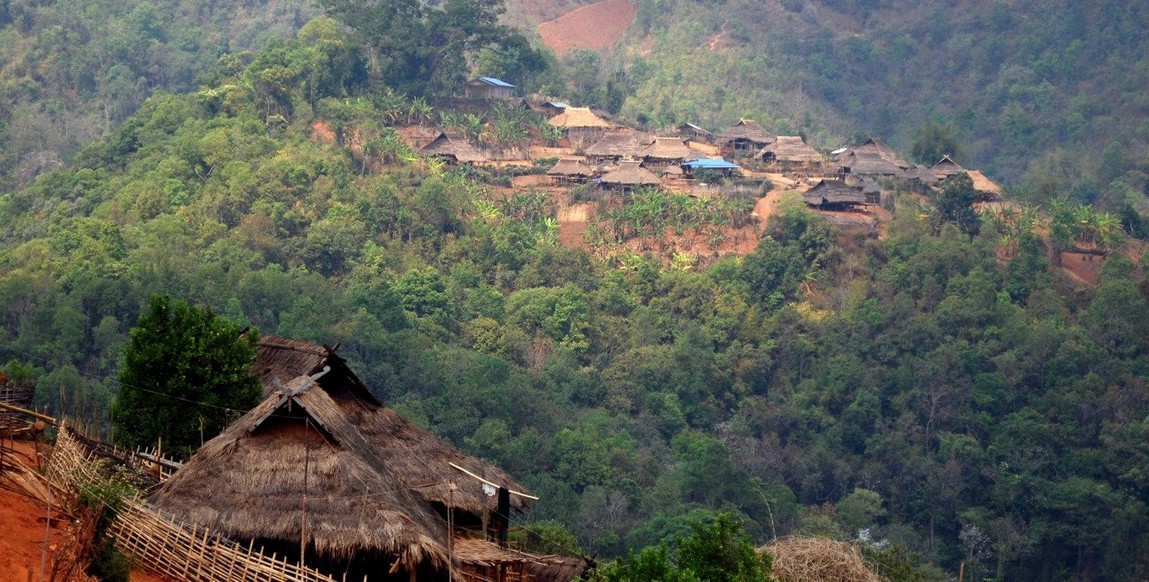 Voyage trek en Birmanie les ethnies de l'état Shan, village de montagne autour de Kengtung