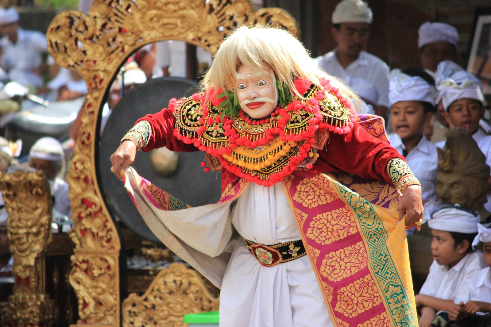 Tari Topeng, danse masquée traditionnelle à Bangli, Bali