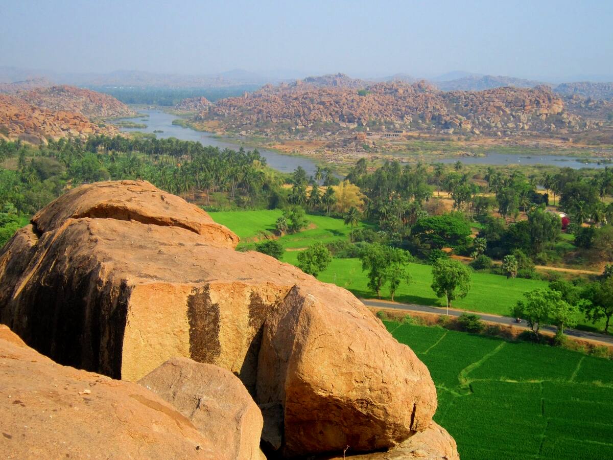 Vue sur la rivière Tungabhadra depuis Matanga Hill
