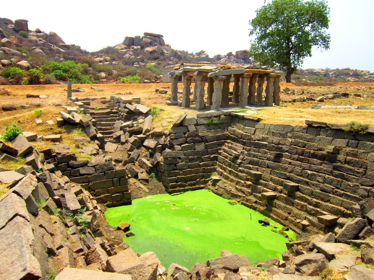 Ancienne porte fortifiée de la cité de Hampi