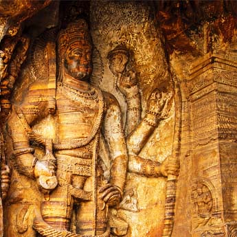 Voyage à Badami, la cité troglodyte de l'empire Chalukya