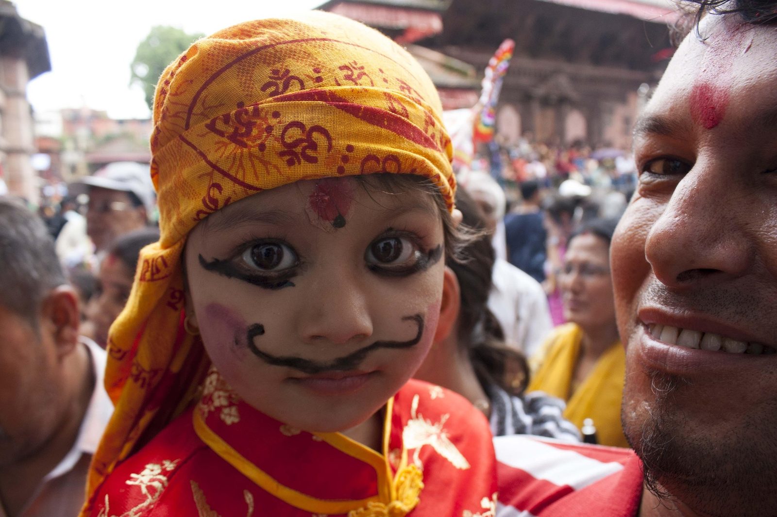 Enfant maquillé lors d'une fête traditionnelle à Katmandou