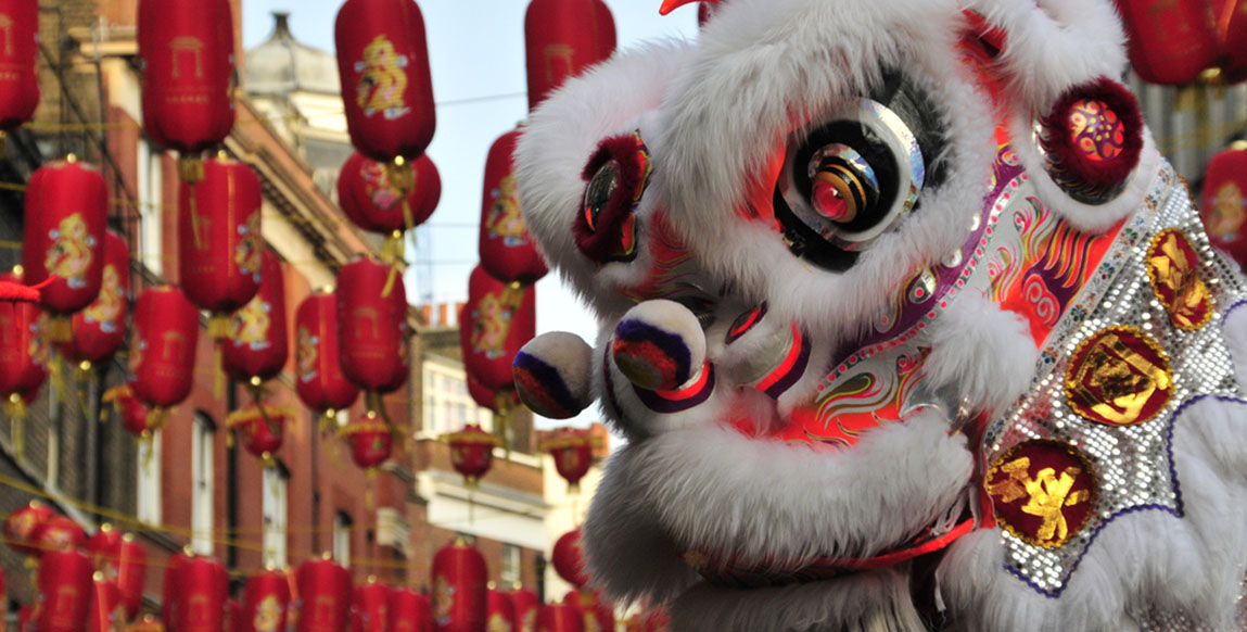 Nouvel An Chinois, dragon dans les rues asiatiques