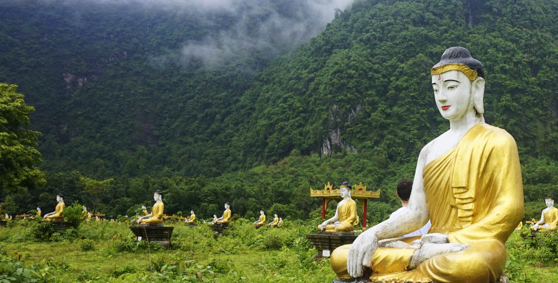 Bouddhas de Lumbini au pied du mont Zwekabin