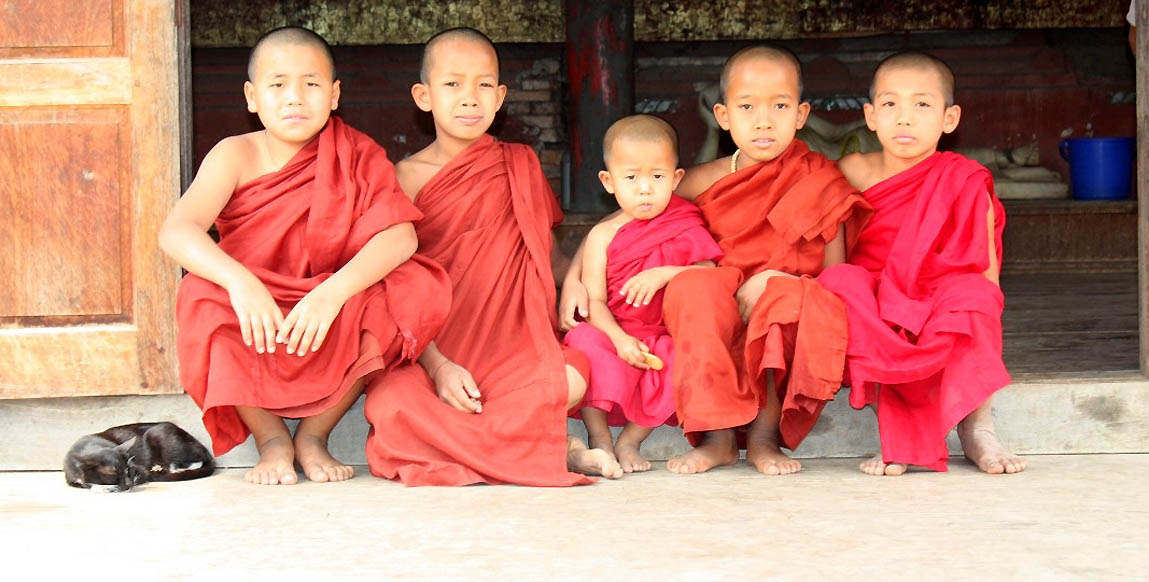 Jeunes moines à Sagar