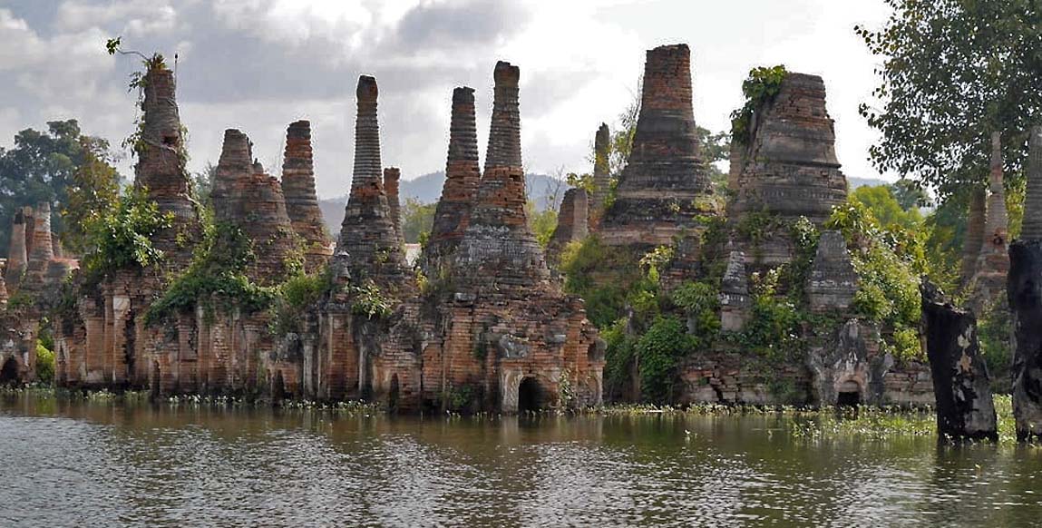 Stupas immergées à Sagar