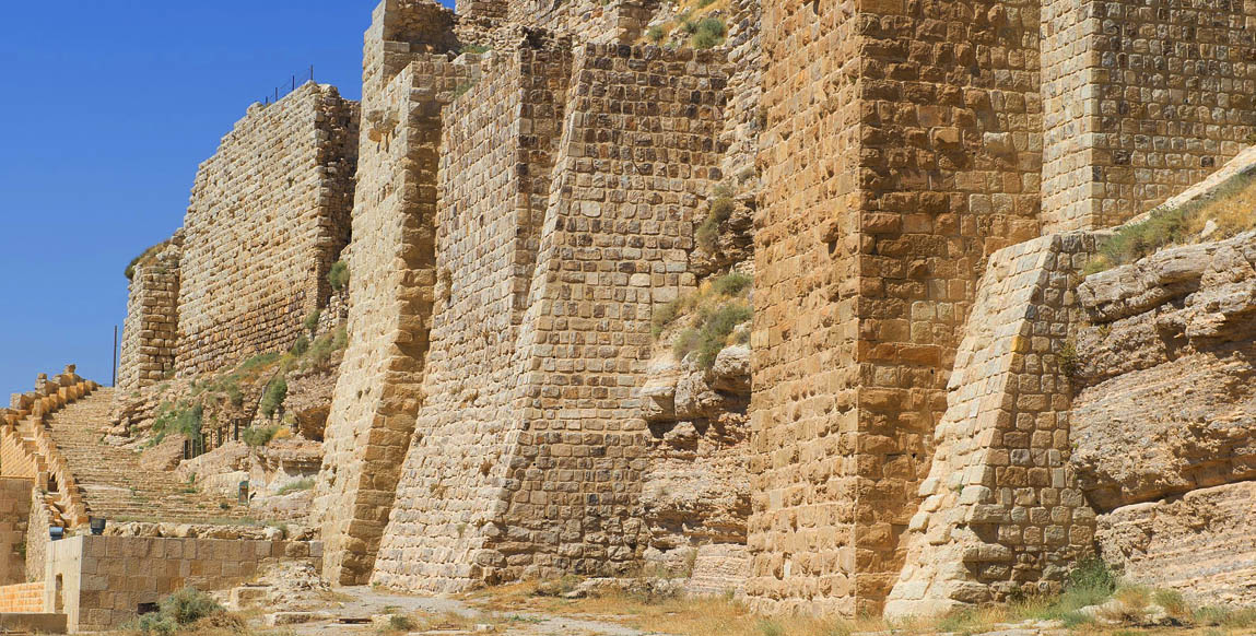 Voyage au chateau de Kerak, hauts murs du chateau