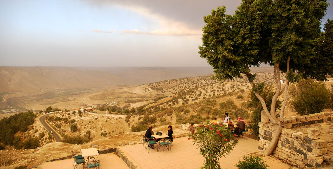 Voyage à Umm Qais, Panorama