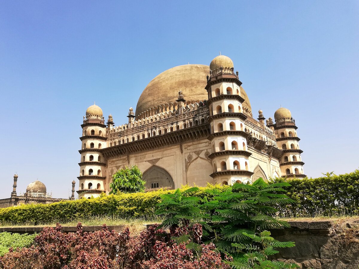 Le Gol Gumbaz de Bijapur et son immense dôme
