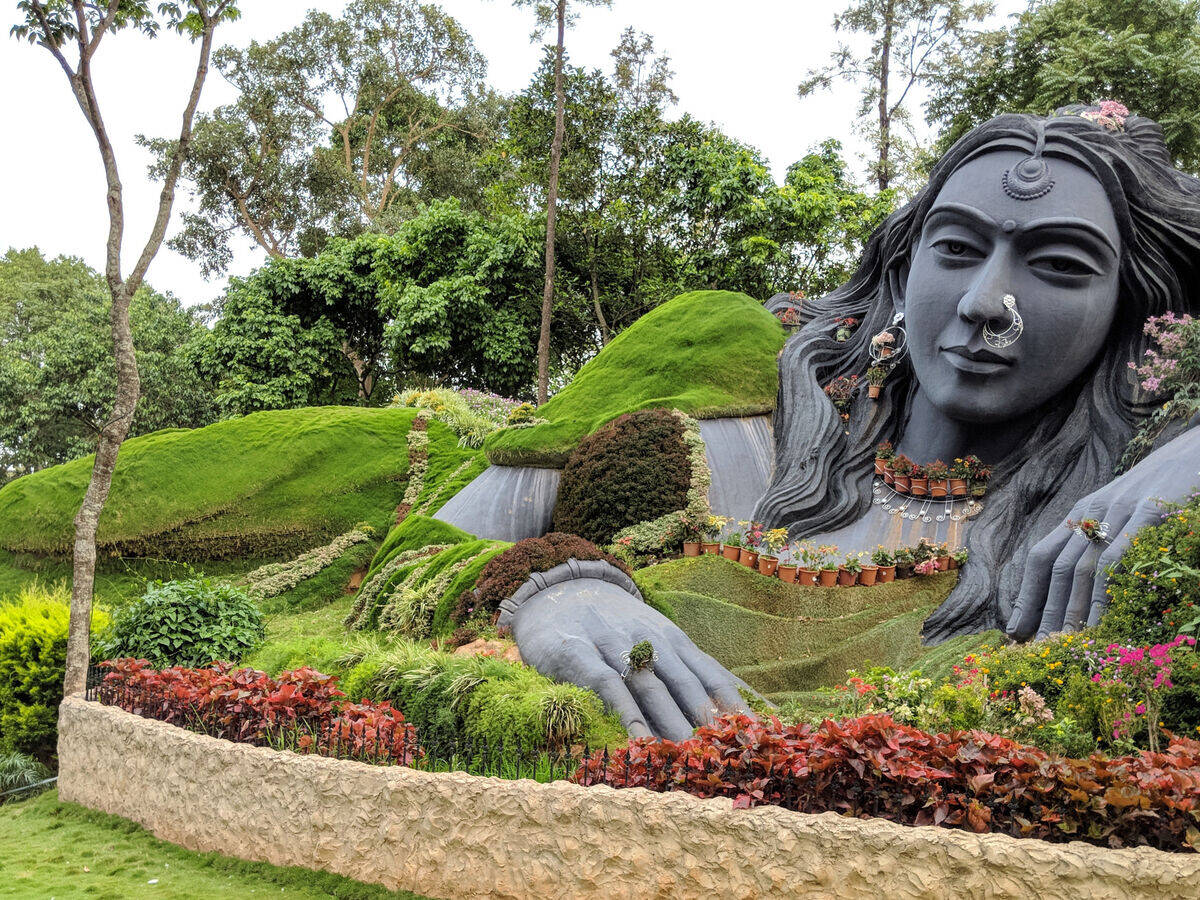 Statue de Shiva dans un jardin de Chikmagalur