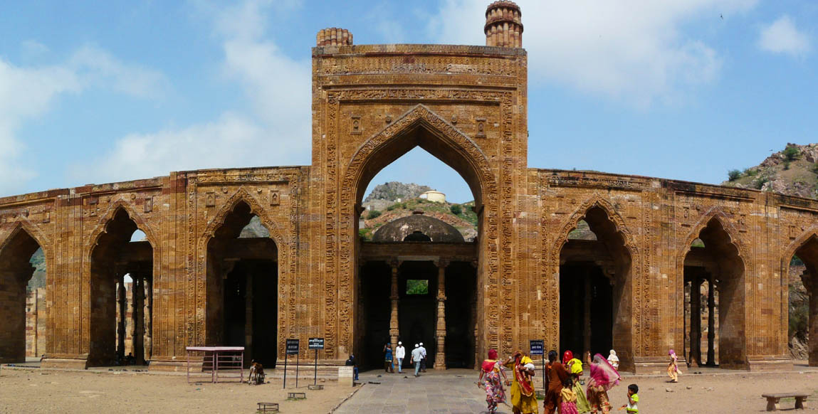 La mosquée de Adhai Din Ka Jhonpra à Ajmer