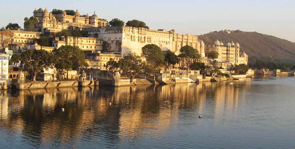 Vue sur le city palace depuis le lac