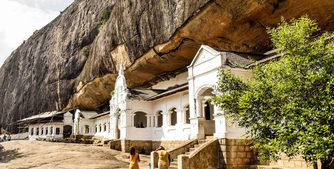 Voyage à Dambulla : l'entrée d'une des grottes