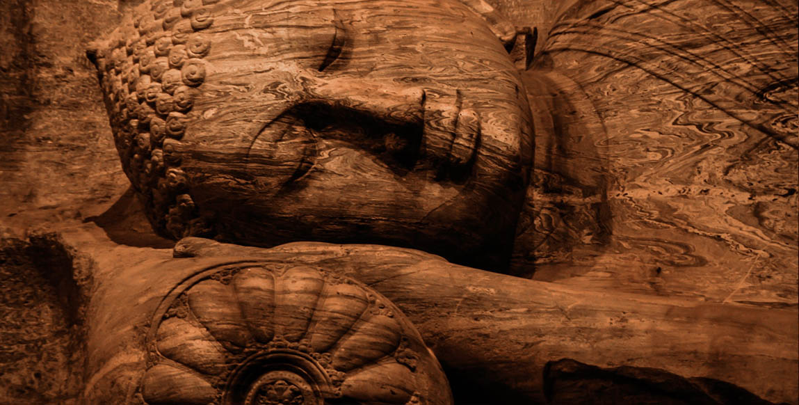 Voyage à Polonnaruwa : Bouddha couché du Gal Vihara