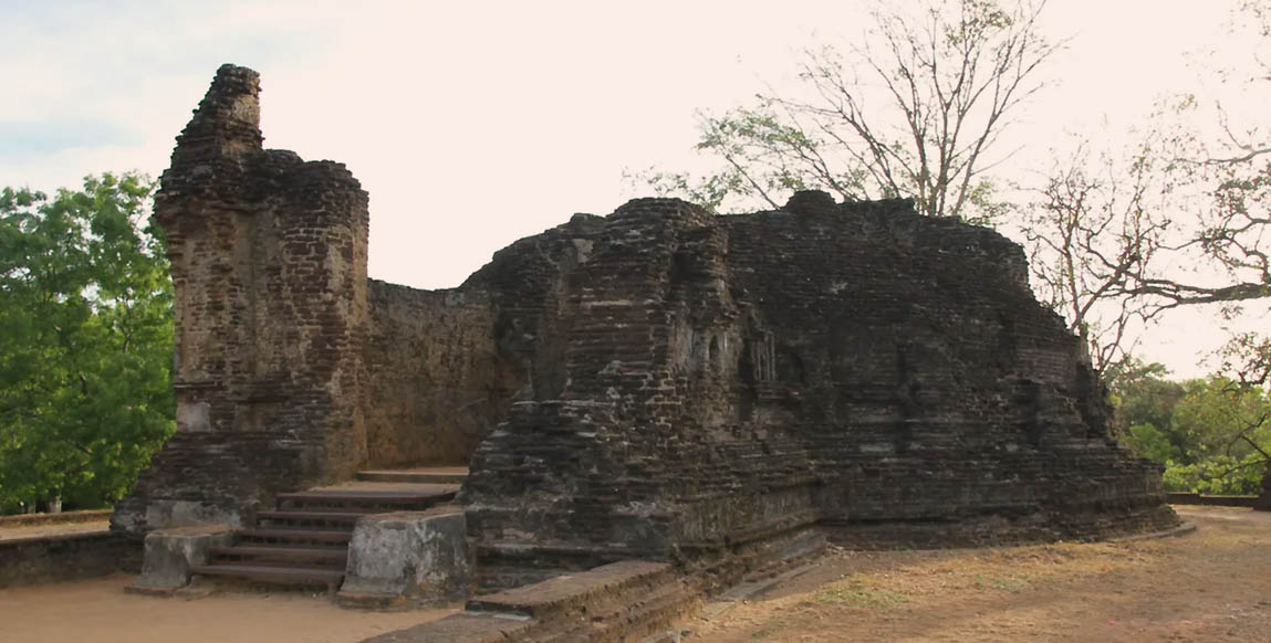 Voyage à Polonnaruwa : le Potgul Vihara