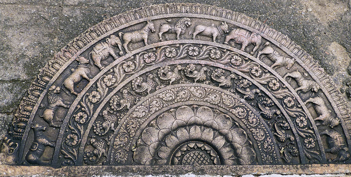 Voyage à Polonnaruwa : la pierre de lune du Vatadage