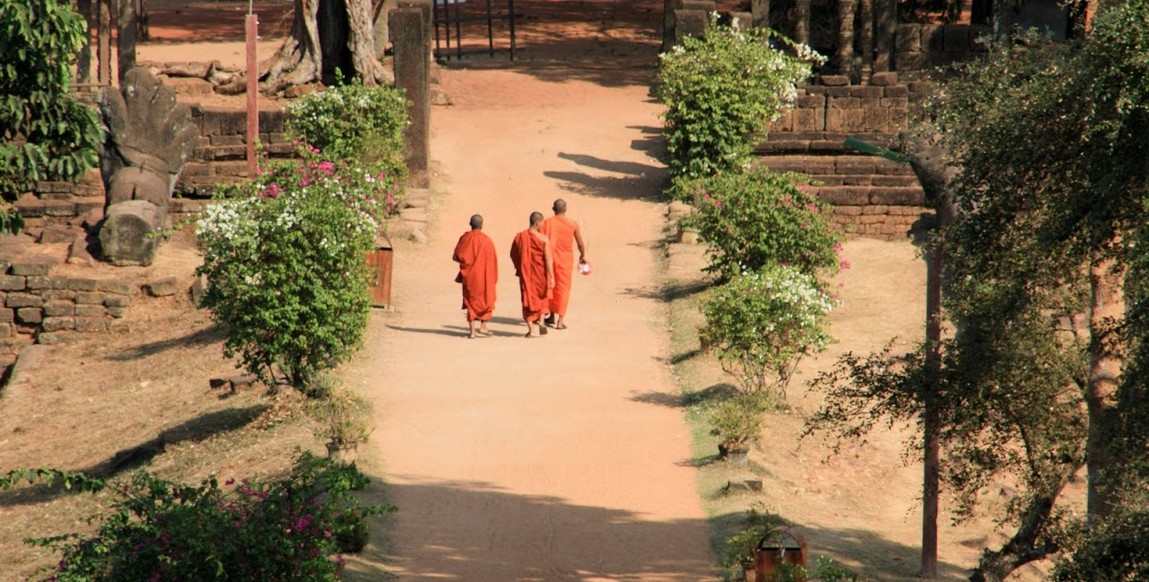 voyage au Cambodge en liberté - moines sur le site d'Angkor