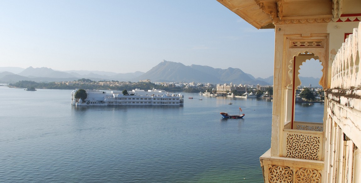 voyage au Rajasthan, Inde des Maharadjas, Vue sur le lac Pichola depuis le palais d'Udaipur