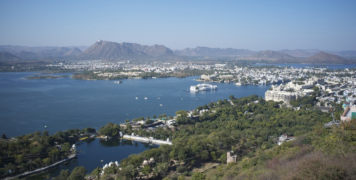 voyage au Rajasthan chez l'habitant, vue sur Udaipur depuis les montagnes