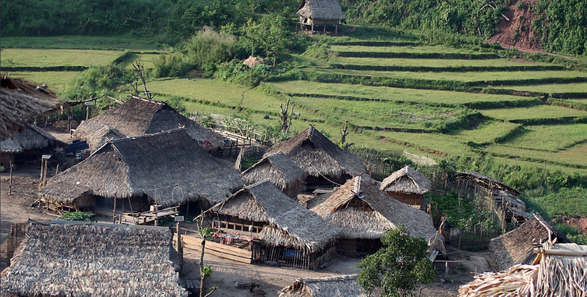 Voyage et trek au Laos, village de montagne dans le parc national de Nam Ha