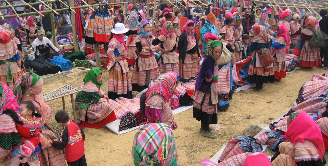 Voyage au Vietnam du nord chez les ethnies montagnardes, marché des éthnies montagnardes