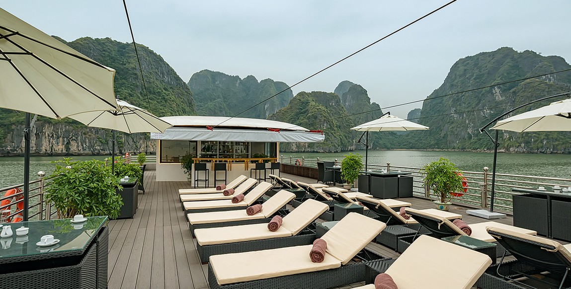 Voyage au Vietnam, gastronomie, confort et luxe, croisière sue la baie d'Halong