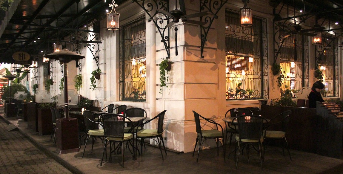 Voyage au Vietnam, gastronomie, confort et luxe, Bar colonial du Sofitel Metropole d'Hanoi