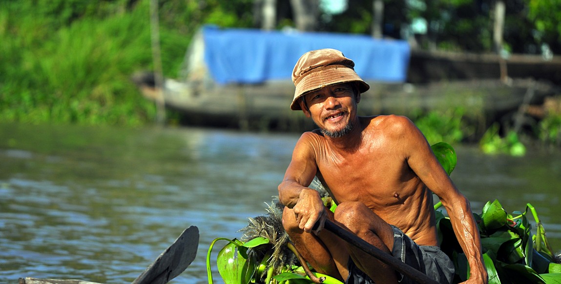 Voyage au Vietnam du nord au sud, pêcheur sur le delta